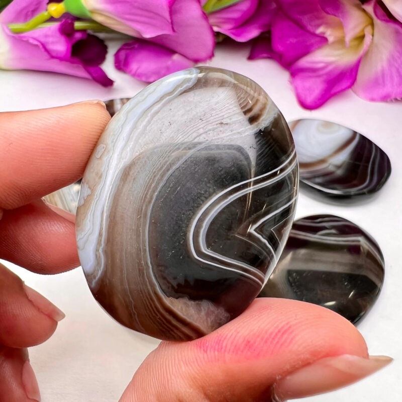 Black Sulemani Hakik Stone Oval Shape Worry Stone for Crystal Healing And Meditation - Pocket Palm Stone - Thumb Stone One (1) Piece - Image 2
