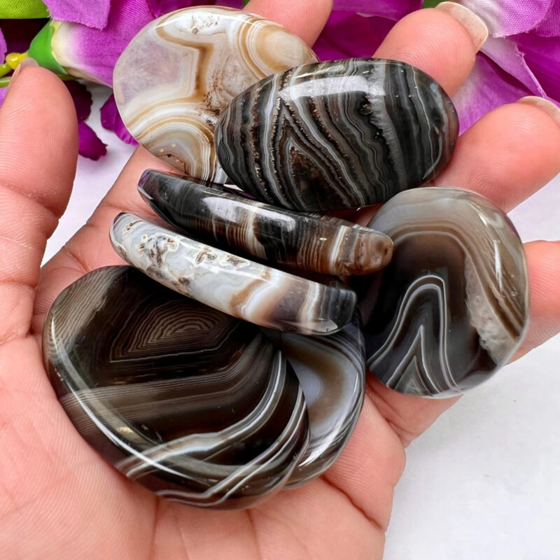 Black Sulemani Hakik Stone Oval Shape Worry Stone for Crystal Healing And Meditation - Pocket Palm Stone - Thumb Stone One (1) Piece - Image 3