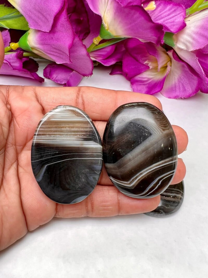 Black Sulemani Hakik Stone Oval Shape Worry Stone for Crystal Healing And Meditation - Pocket Palm Stone - Thumb Stone One (1) Piece - Image 4