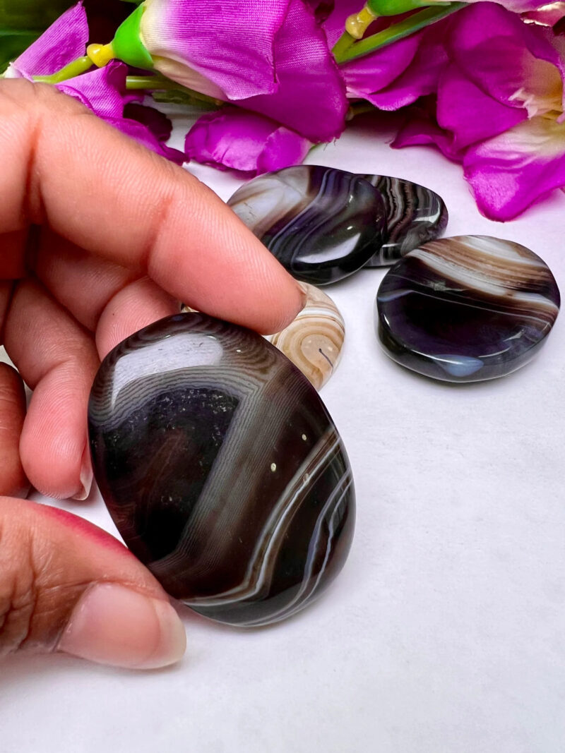 Black Sulemani Hakik Stone Oval Shape Worry Stone for Crystal Healing And Meditation - Pocket Palm Stone - Thumb Stone One (1) Piece - Image 6