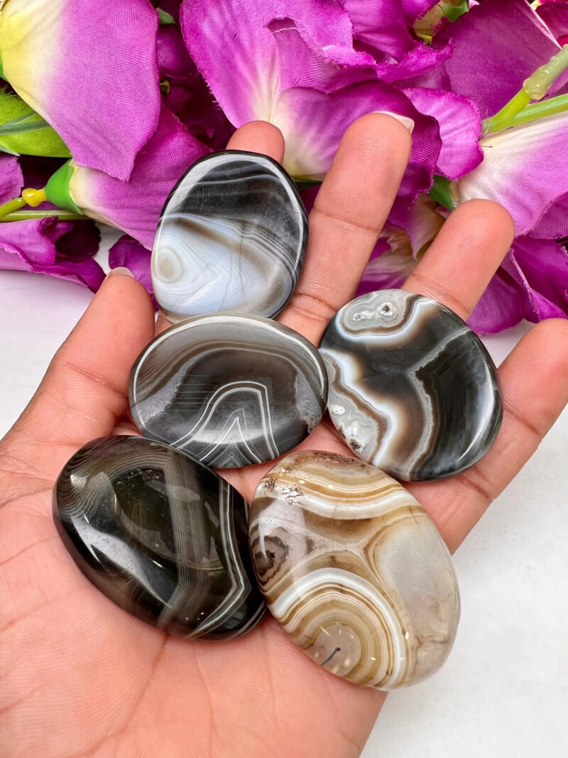 Black Sulemani Hakik Stone Oval Shape Worry Stone for Crystal Healing And Meditation - Pocket Palm Stone - Thumb Stone One (1) Piece - Image 8