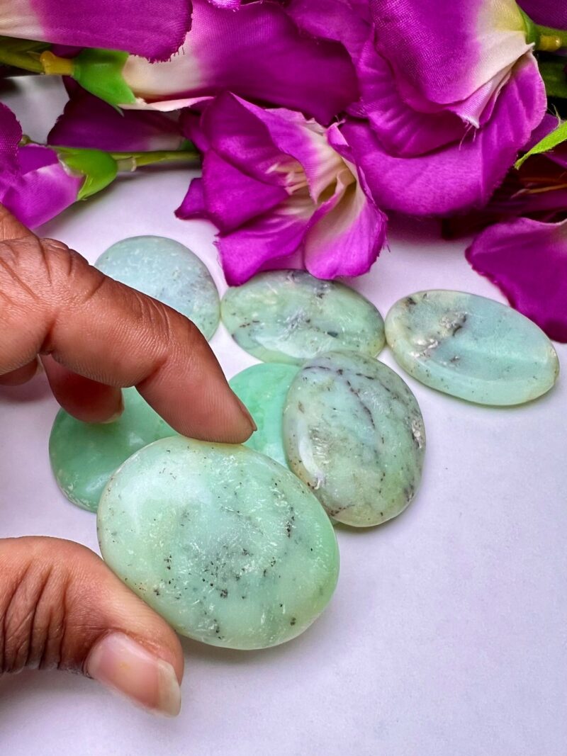 Chrysoprase Oval Shape Worry Stone for Crystal Healing And Meditation - Pocket Palm Stone - Thumb Stone One (1) Piece - Image 2