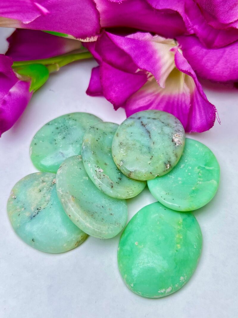 Chrysoprase Oval Shape Worry Stone for Crystal Healing And Meditation - Pocket Palm Stone - Thumb Stone One (1) Piece - Image 3