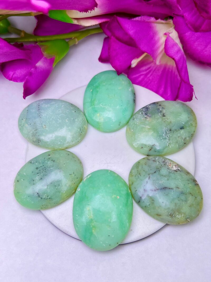 Chrysoprase Oval Shape Worry Stone for Crystal Healing And Meditation - Pocket Palm Stone - Thumb Stone One (1) Piece - Image 5