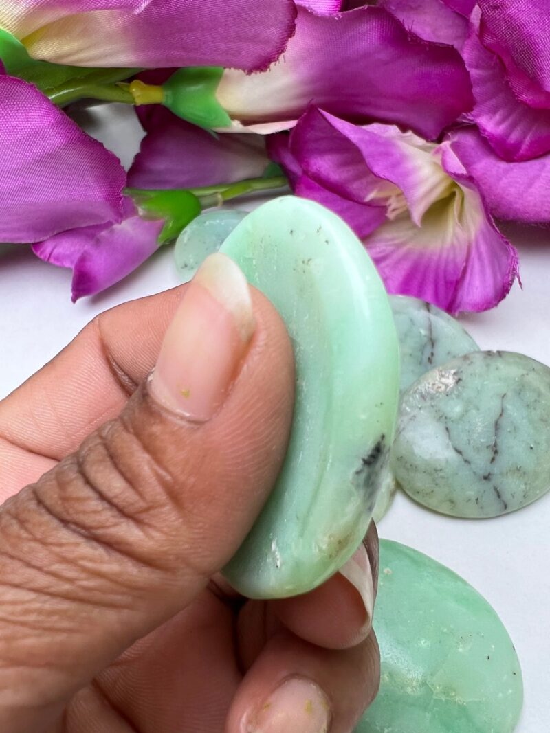 Chrysoprase Oval Shape Worry Stone for Crystal Healing And Meditation - Pocket Palm Stone - Thumb Stone One (1) Piece - Image 8