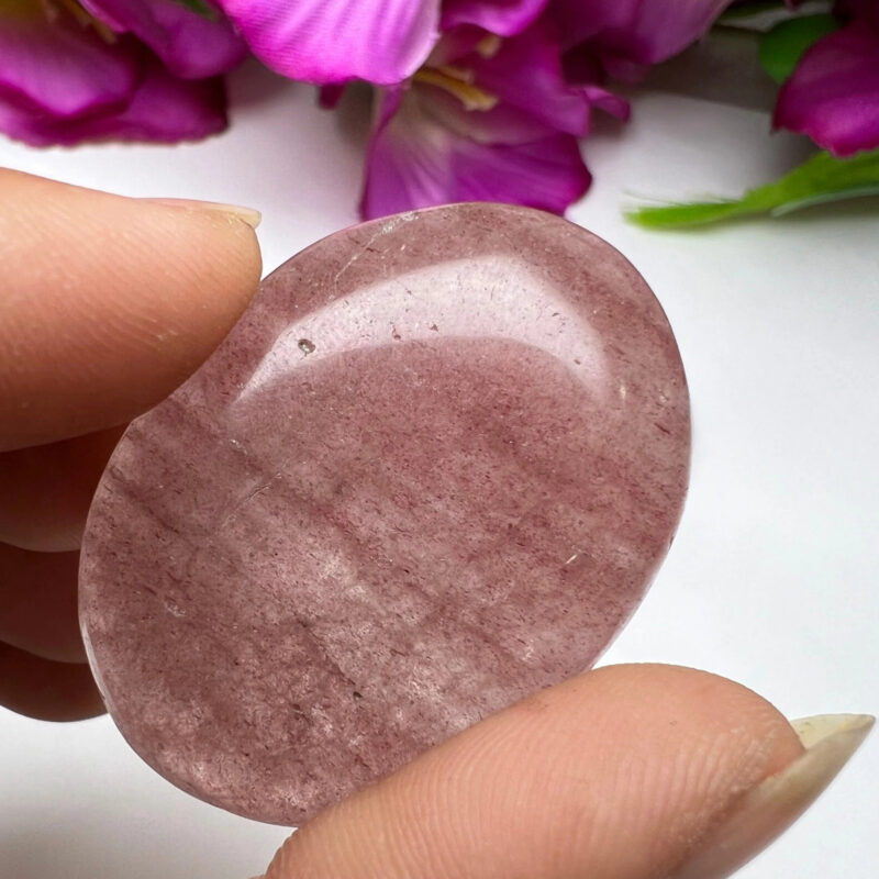 Strawberry Quartz Stone Oval Shape Worry Stone for Crystal Healing And Meditation - Pocket Palm Stone - Thumb Stone One (1) Piece - Image 3