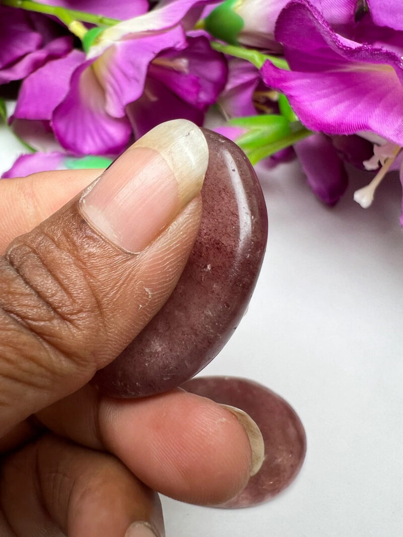 Strawberry Quartz Stone Oval Shape Worry Stone for Crystal Healing And Meditation - Pocket Palm Stone - Thumb Stone One (1) Piece - Image 5