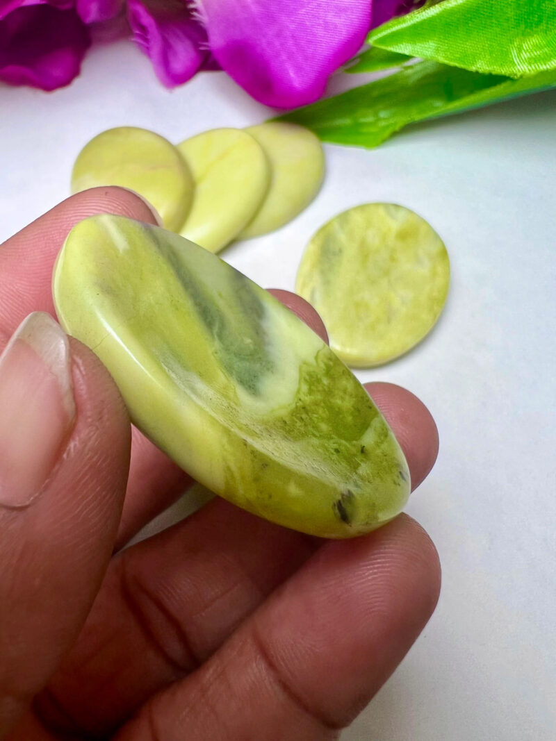 Nobel Serpentine stone Oval Shape Worry Stone for Crystal Healing And Meditation - Pocket Palm Stone - Thumb Stone One (1) Piece - Image 8