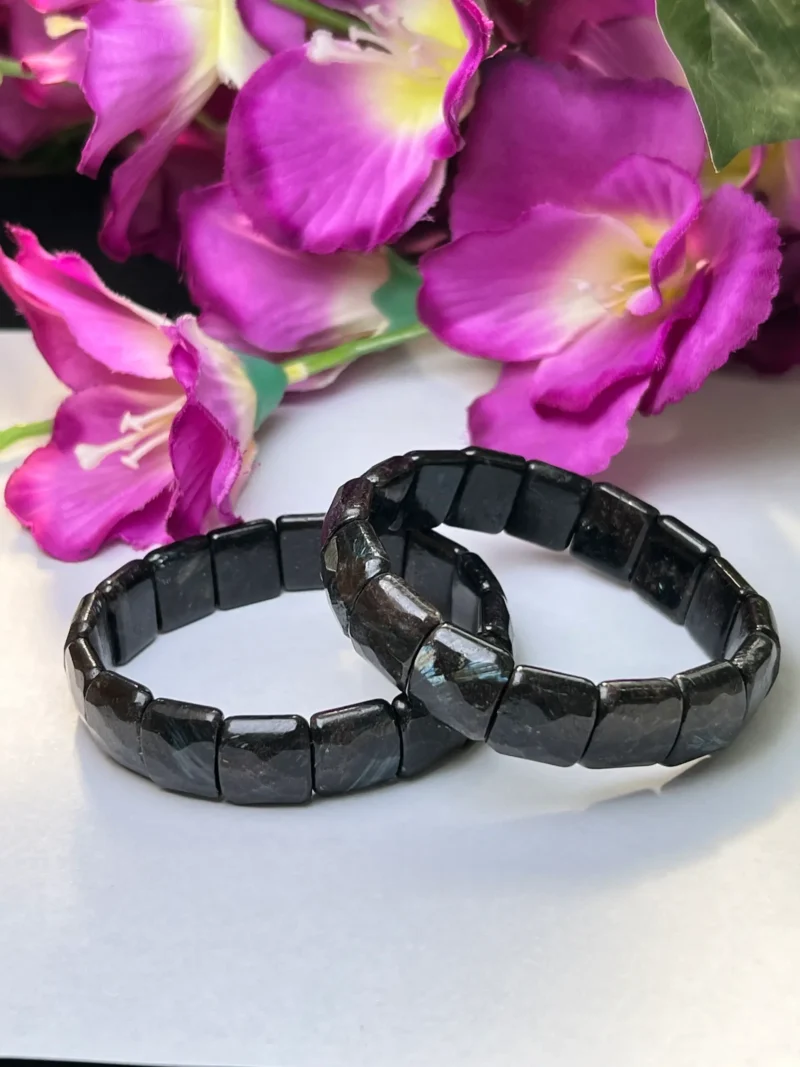 Nuummite Stone Rectangle Beaded Bracelet 20 MM Stretch Bracelet - Image 5