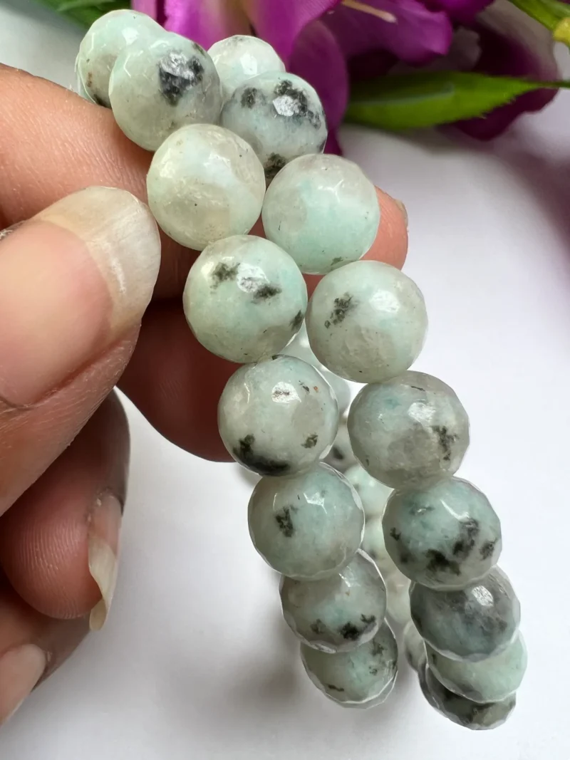 Kiwi Jasper/Sesame Jasper Round Beaded nourishes and supports in times of stress, bringing peace and wholeness 8 mm bracelet - Image 3