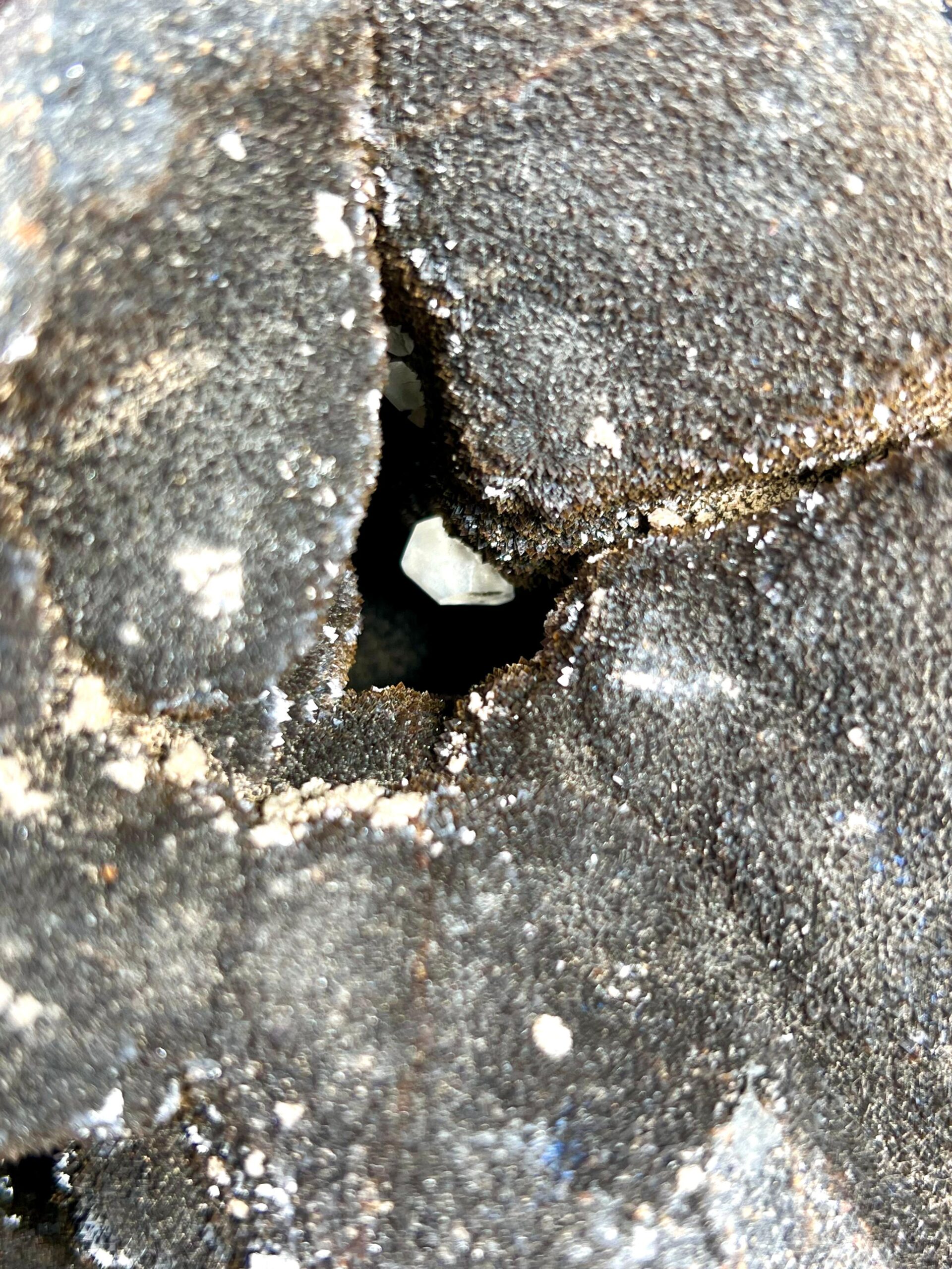 Septarian Crystal Stone - 2988 Gram - Image 4