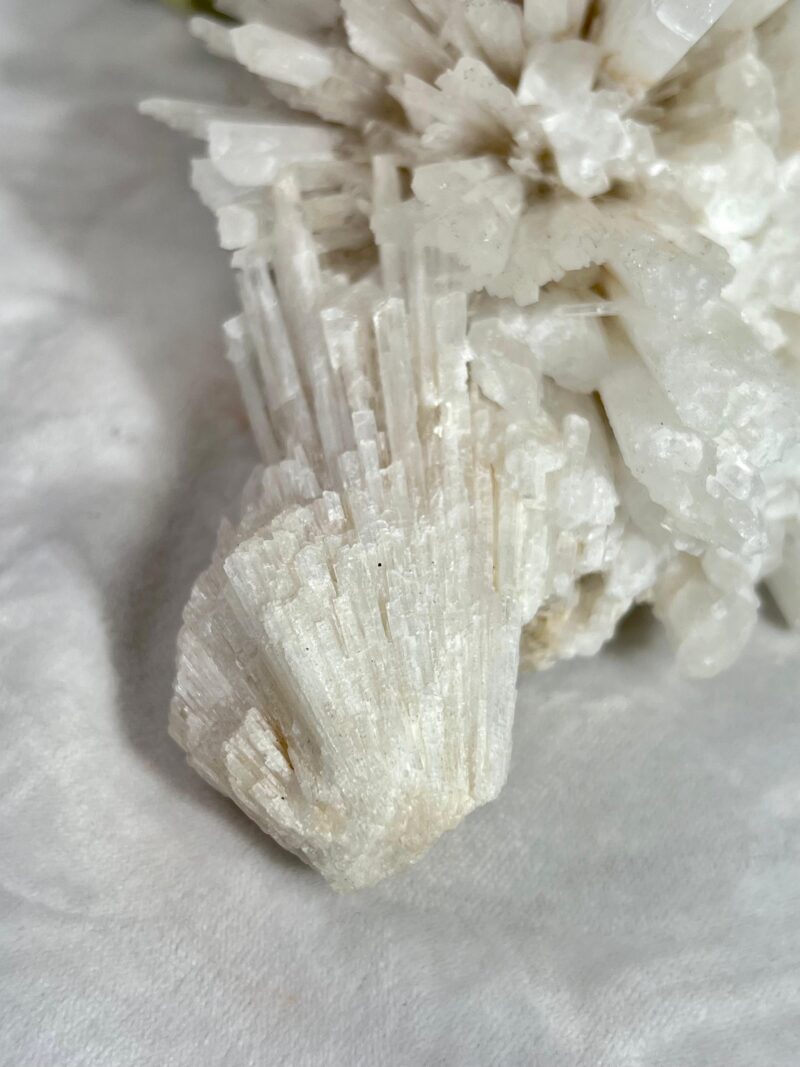 Scolecite  Crystal Stone  - 1708 Gram - Image 4